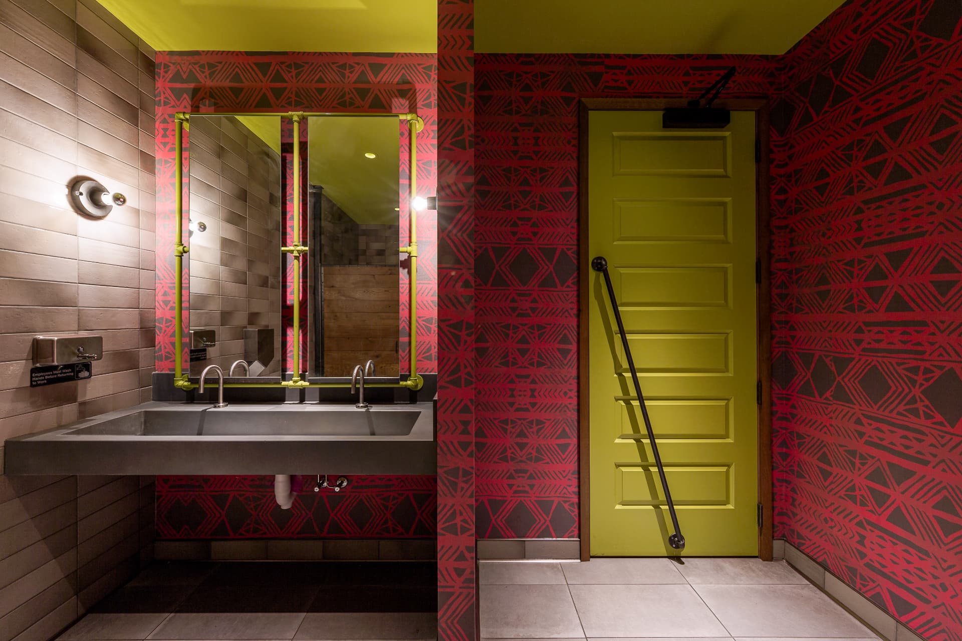 Nando's Hyde Park — Restaurant interior design in Chicago, IL